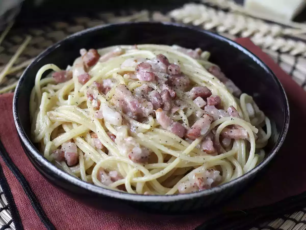 Pasta con pancetta: facile, economica e cremosa - foto 4