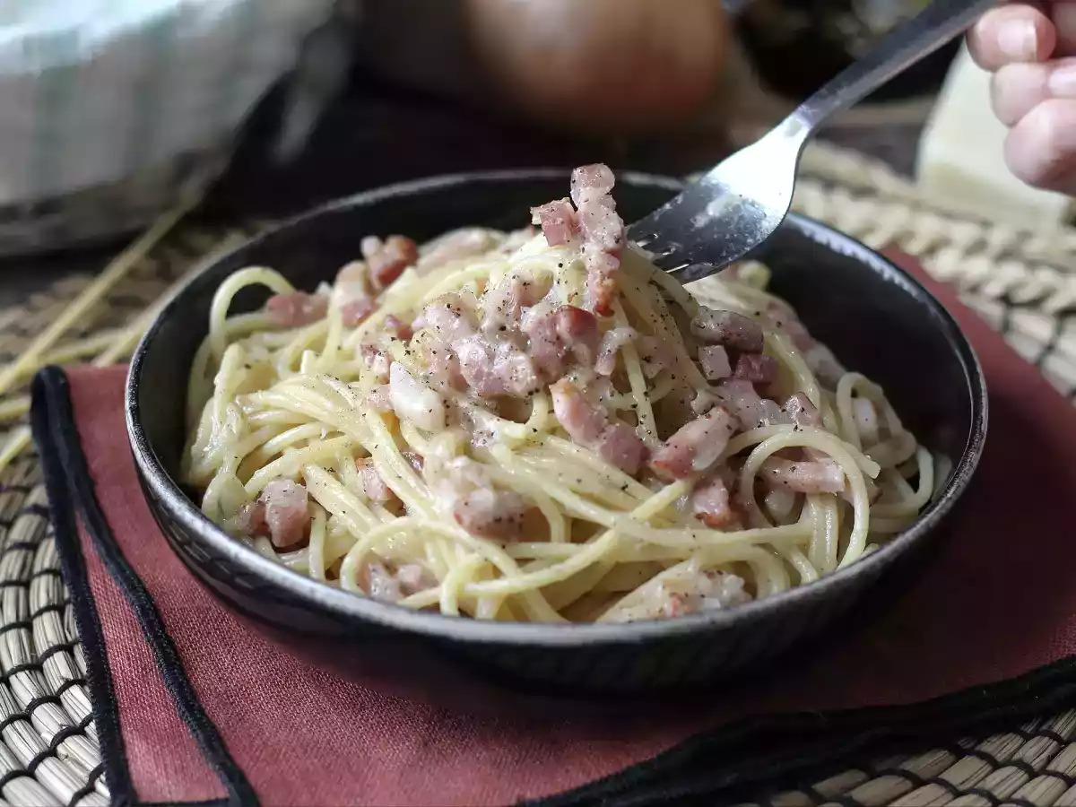 Pasta con pancetta: facile, economica e cremosa - foto 6