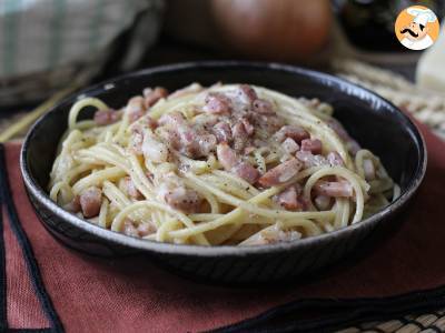 Pasta con pancetta: facile, economica e cremosa