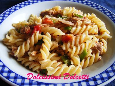 Pasta con tonno, pomodori e peperoni - Ricetta Petitchef