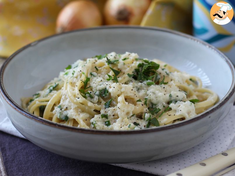 Pasta cremosa alla cipolla: un primo sfizioso e super economico!