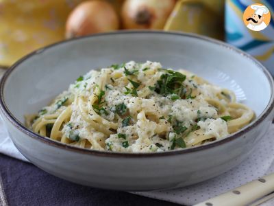 Pasta cremosa alla cipolla: un primo sfizioso e super economico!