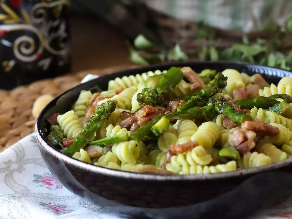 Pasta cremosa asparagi e pancetta: ricetta facile e gustosa - foto 3