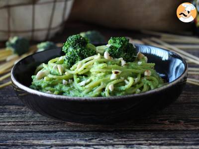 Pasta cremosa con broccoli e mandorle: un piatto facile da preparare e ricco di sapore - foto 3