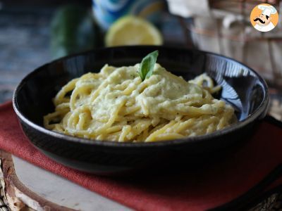 Pasta cremosa con zucchine e yogurt greco