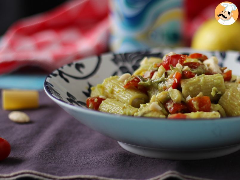 Pasta fredda con crema di avocado, mandorle e pomodorini: vegetariana e gustosissima! - foto 3