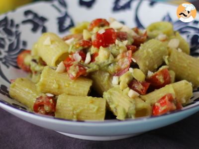 Pasta fredda con crema di avocado, mandorle e pomodorini: vegetariana e gustosissima! - foto 4