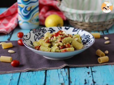 Pasta fredda con crema di avocado, mandorle e pomodorini: vegetariana e gustosissima! - foto 2