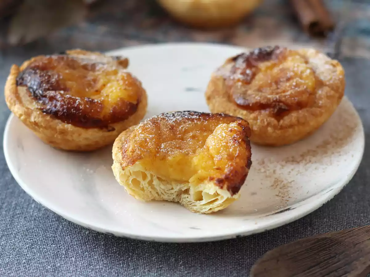 Pasteis de nata perfetti in friggitrice ad aria: croccanti fuori, cremosi dentro