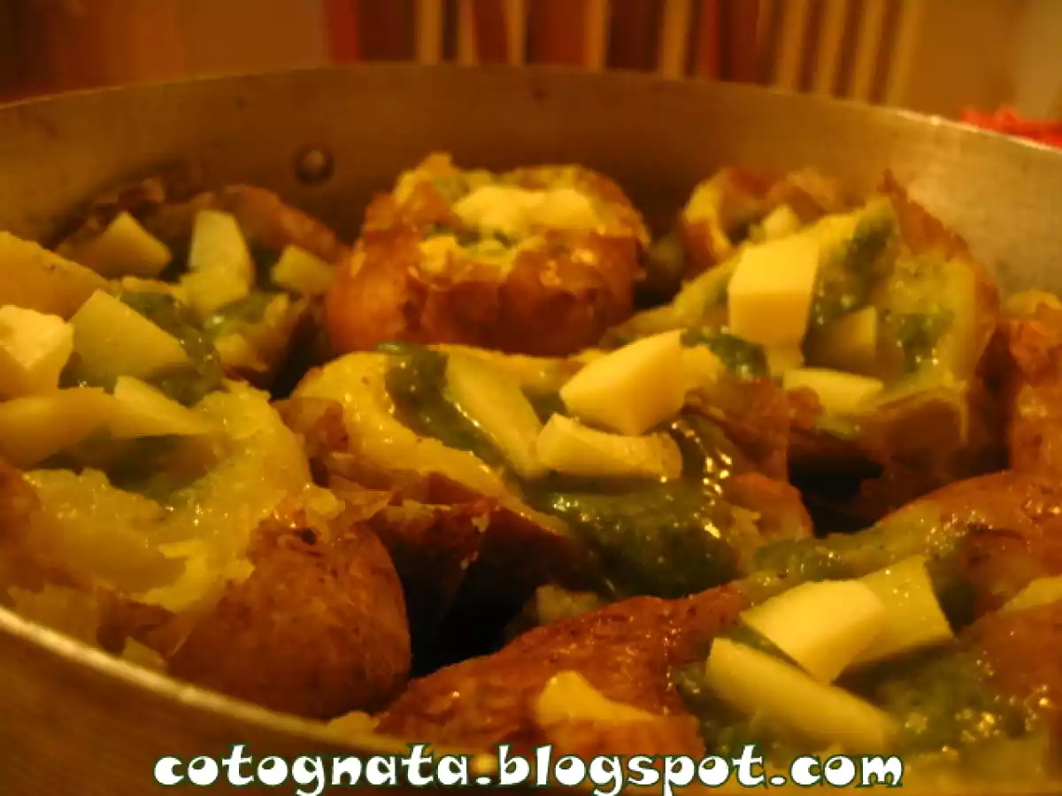 Patate al forno con pesto e caciotta dolce.....i colori del Natale... - foto 2
