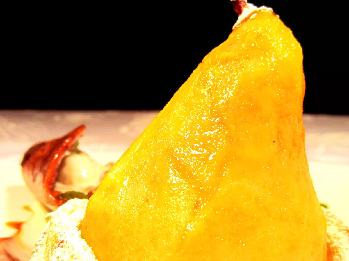 Pera in sfoglia con cialda croccante al caramello e gelato alla panna - foto 8