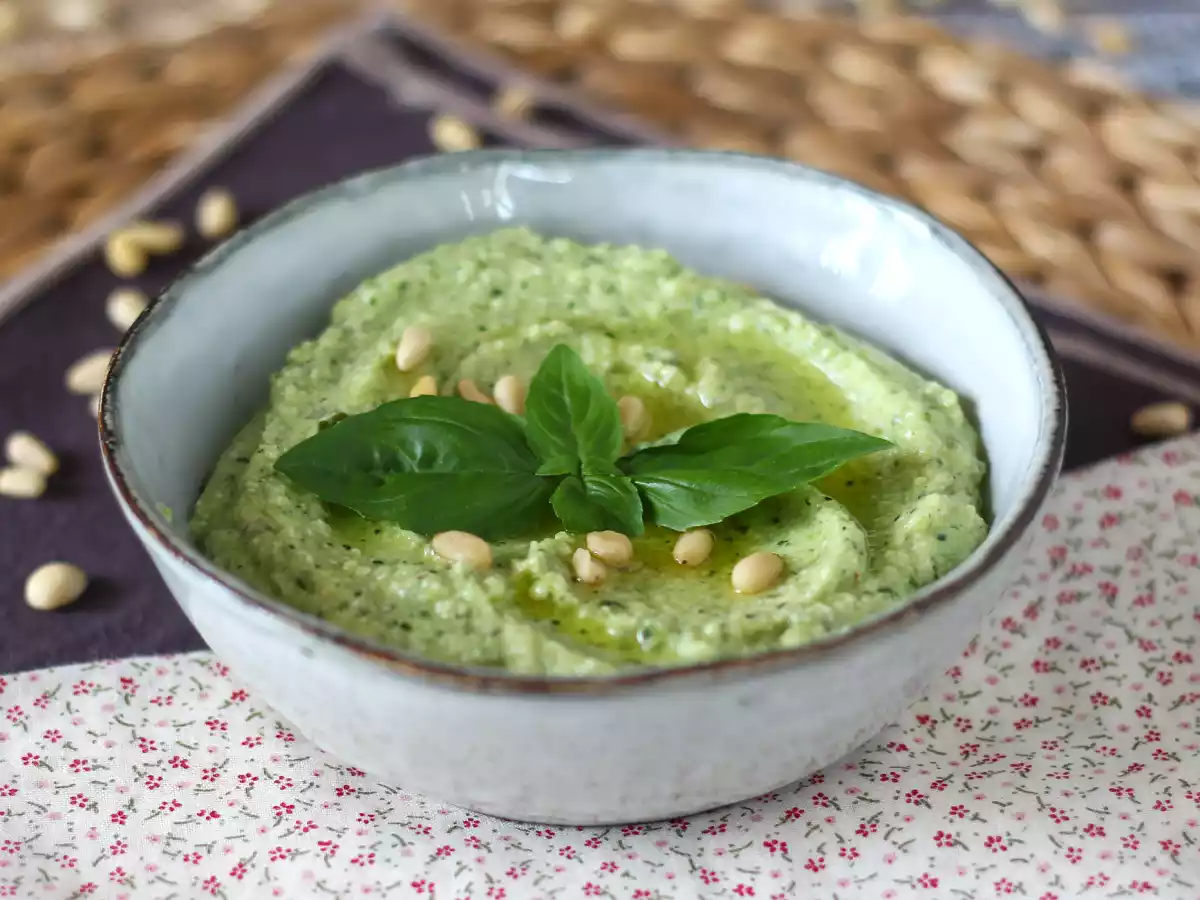 Pesto di zucchine, la ricetta senza cottura veloce e gustosa