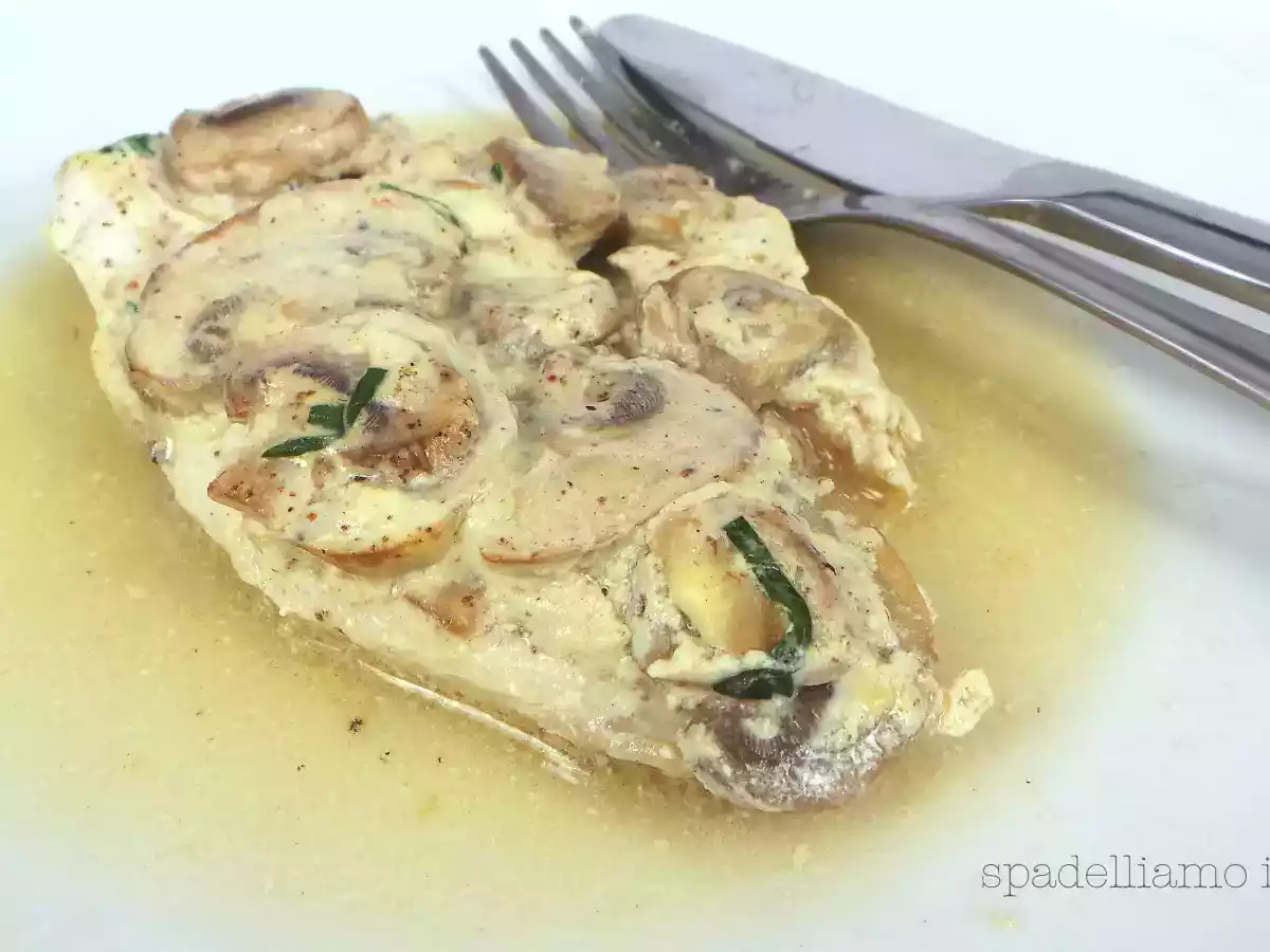 PETTO DI POLLO CON FUNGHI E SALSA ALLA SENAPE, AL CARTOCCIO - foto 3