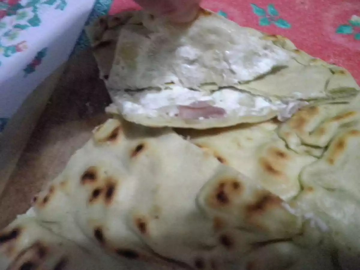 Piadina farcita con Philadelphia e prosciutto cotto - foto 3