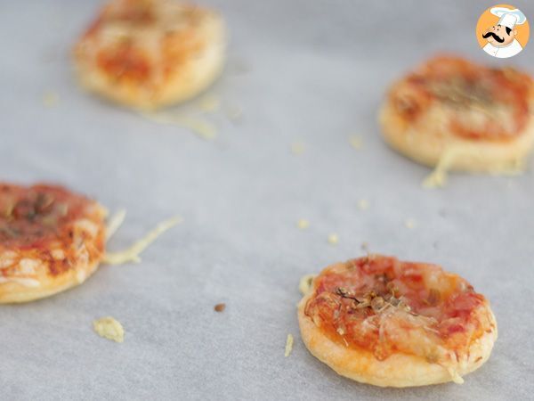 Pizzette di pasta sfoglia: la ricetta veloce, facile e gustosa