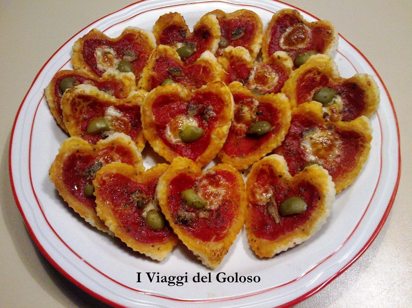 Pizzette di sfoglia a forma di cuore - Ricetta Petitchef