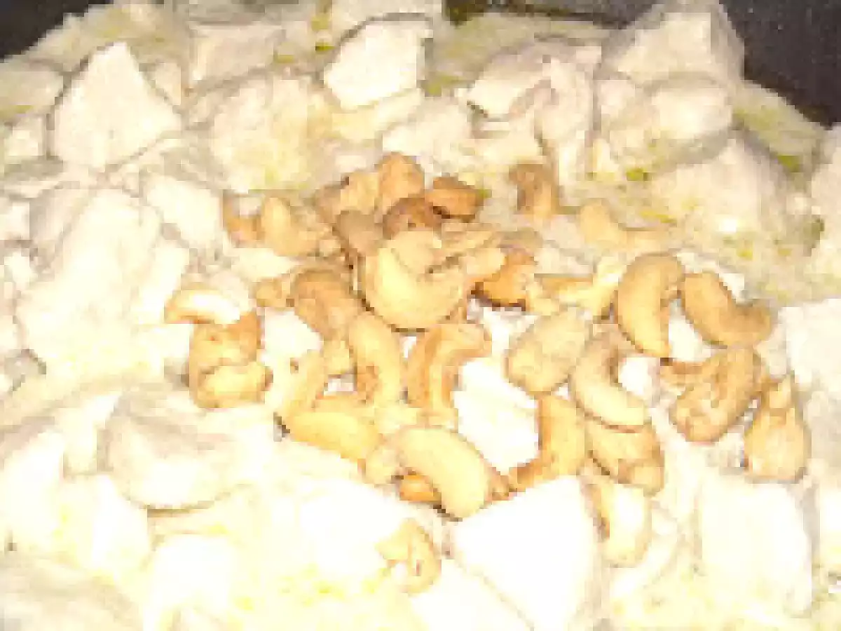 POLLO CON LATTE DI COCCO E ANACARDI - Chicken with coconut milk and cashews - foto 3