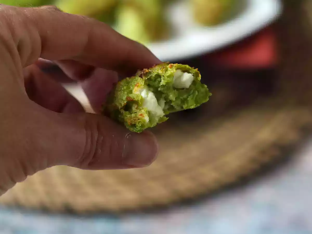 Polpette di piselli e feta in friggitrice ad aria: sfiziose e velocissime da preparare! - foto 6