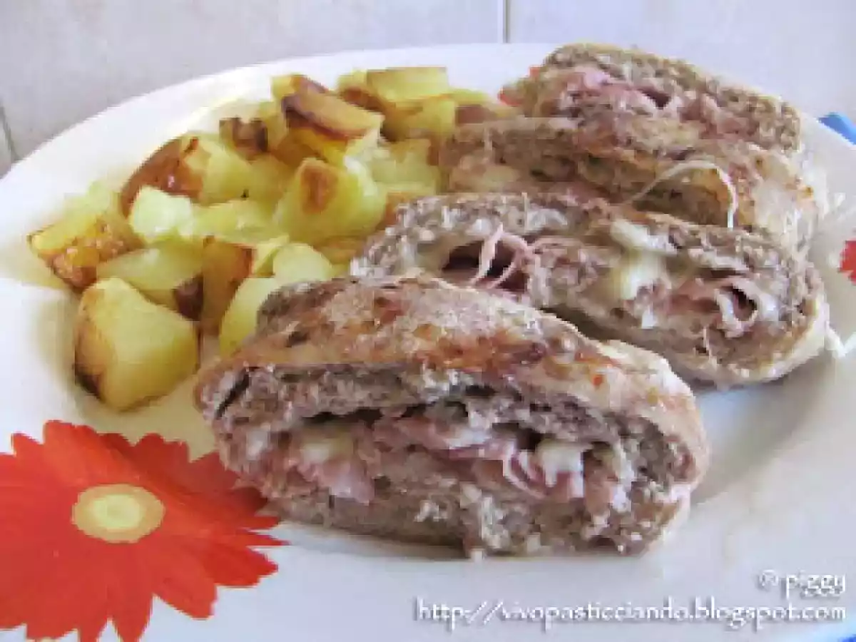 Polpettone ripieno con patate al forno