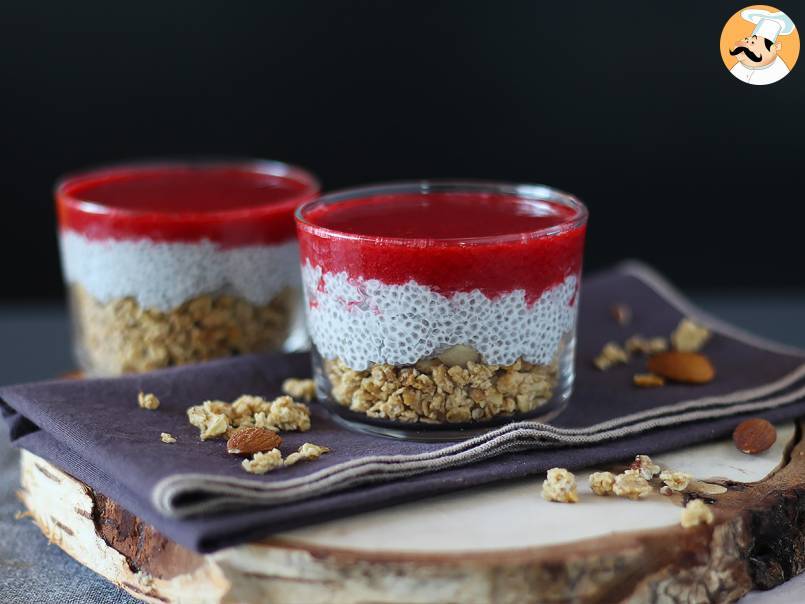 Pudding di chia al latte di cocco, lamponi e granola - foto 4