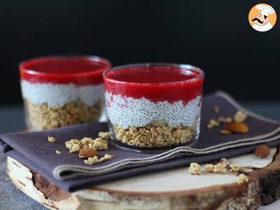 Pudding di chia al latte di cocco, lamponi e granola - foto 4