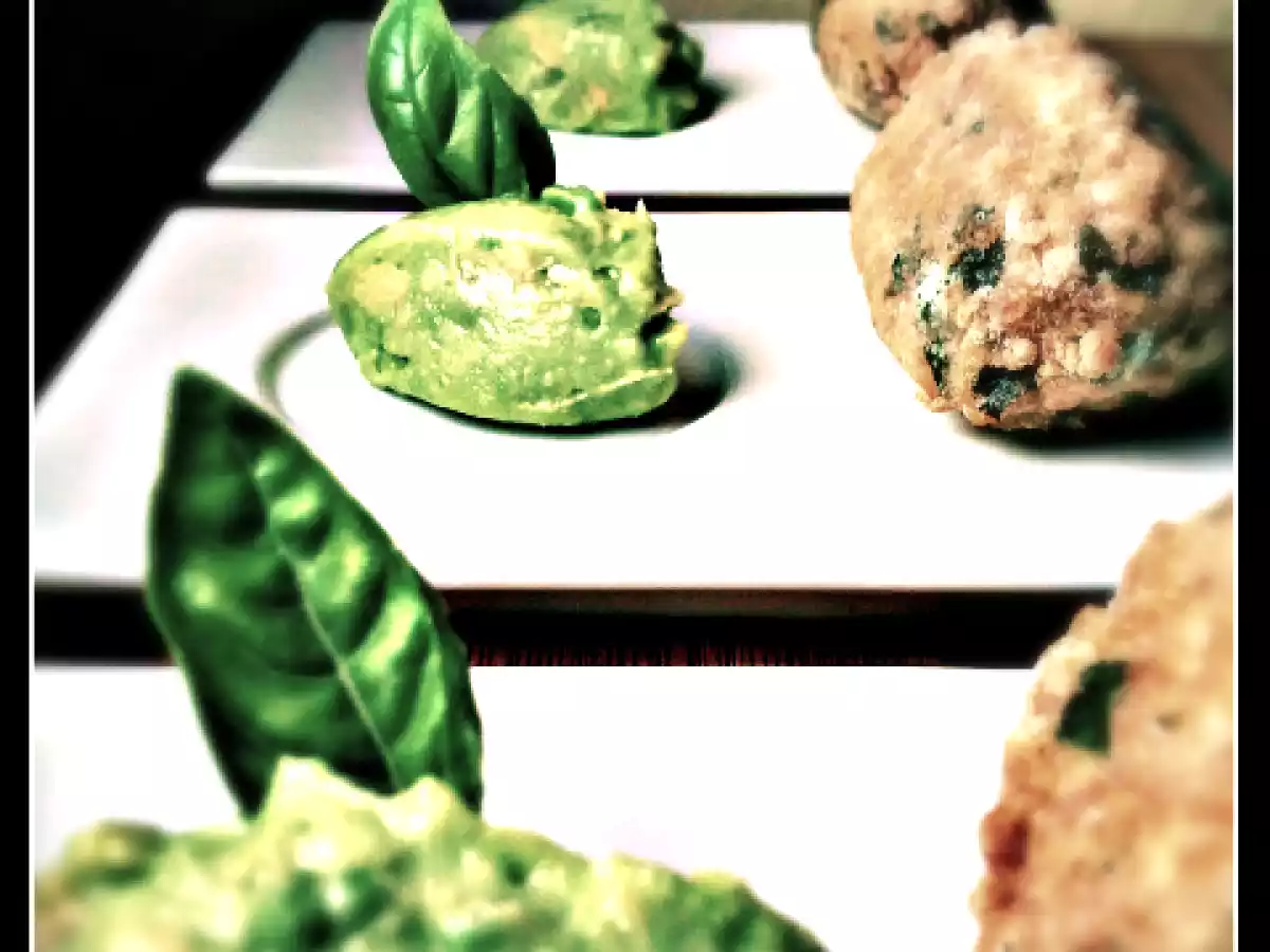 QUENELLE DI QUINOA AL PESTO CON CREMA DI AVOCADO