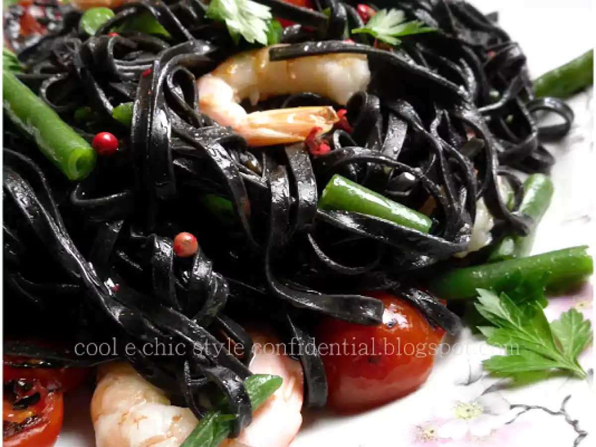 Ricette estive e light : tagliolini al nero di seppia con verdure e gamberi