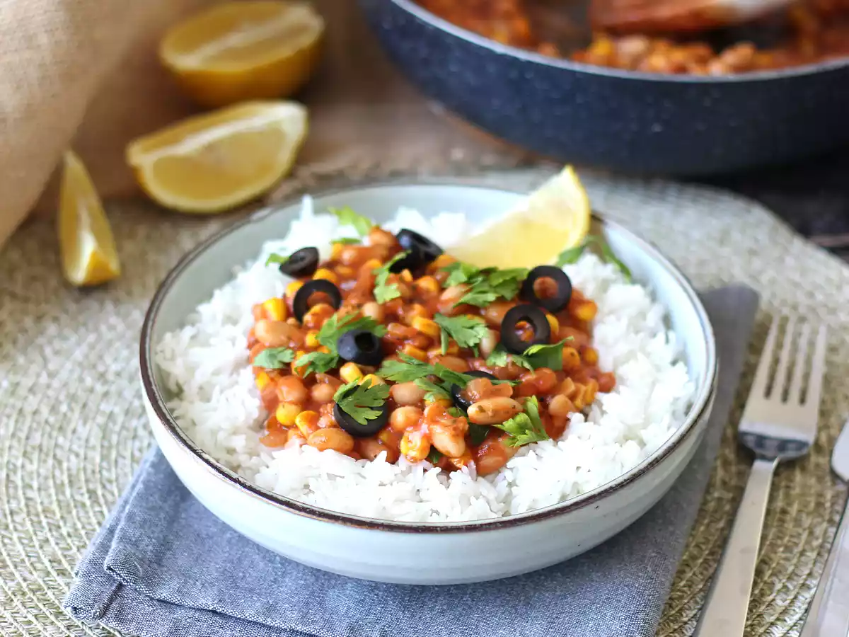 Riso con ragù vegetariano, un piatto nutriente e gustoso pronto in pochissimo tempo!