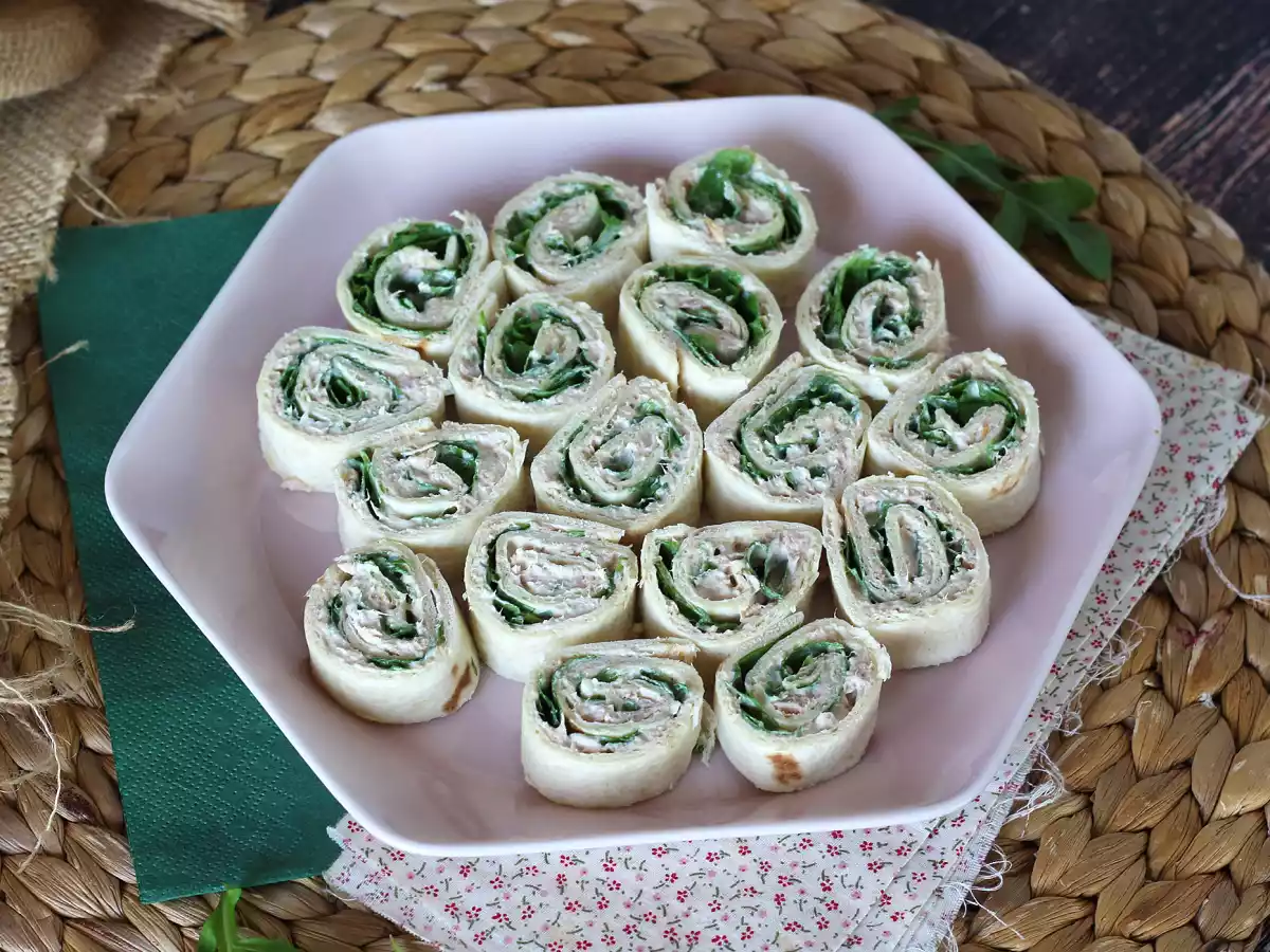 Rotolini di piadina con tonno, philadelphia e rucola - foto 3