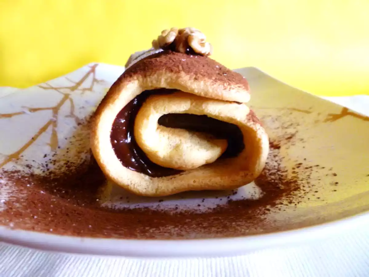 ROTOLO AL CIOCCOLATO O ALLA CREMA GANACHE O BISCUIT CHIARO RIPIENO AL CIOCCOLATO - foto 2