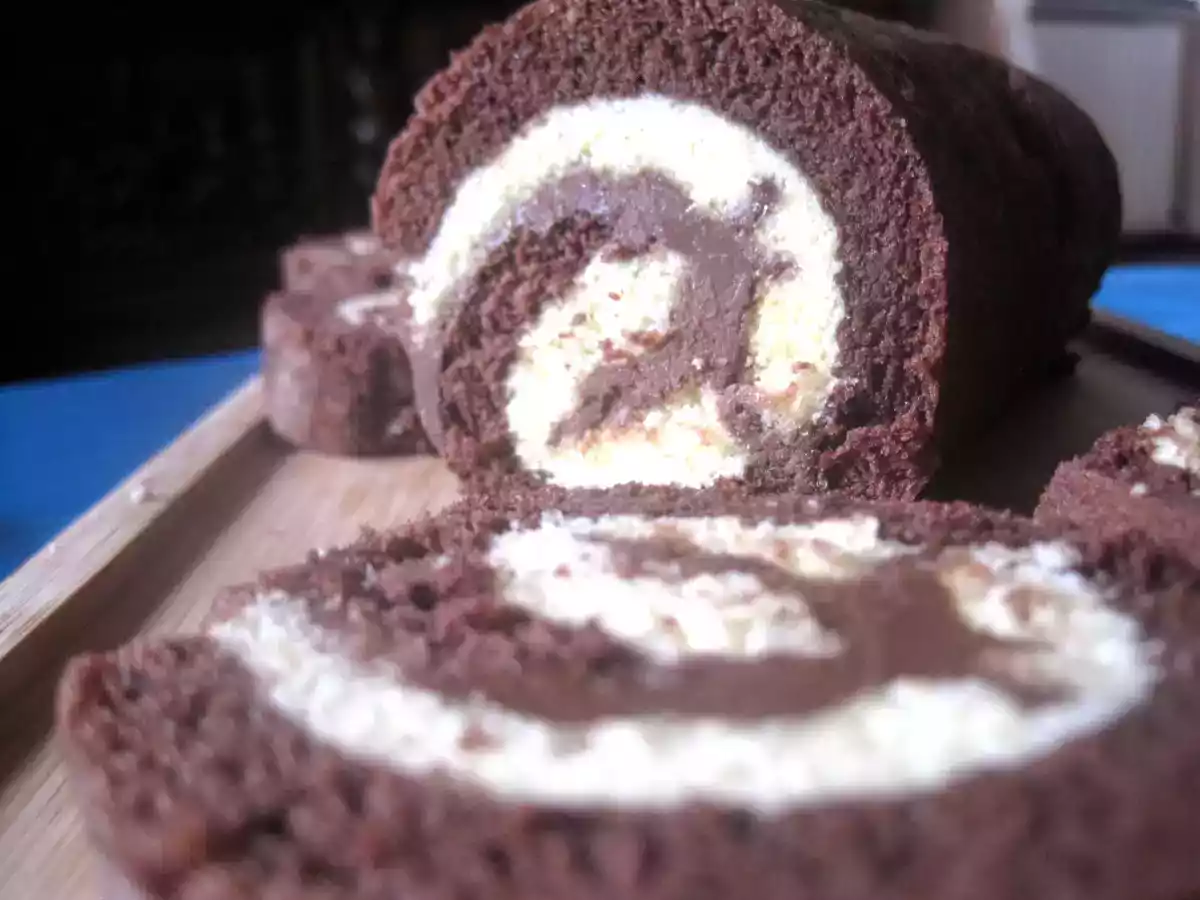 Rotolo Girella bicolore farcita con crema alle nocciole