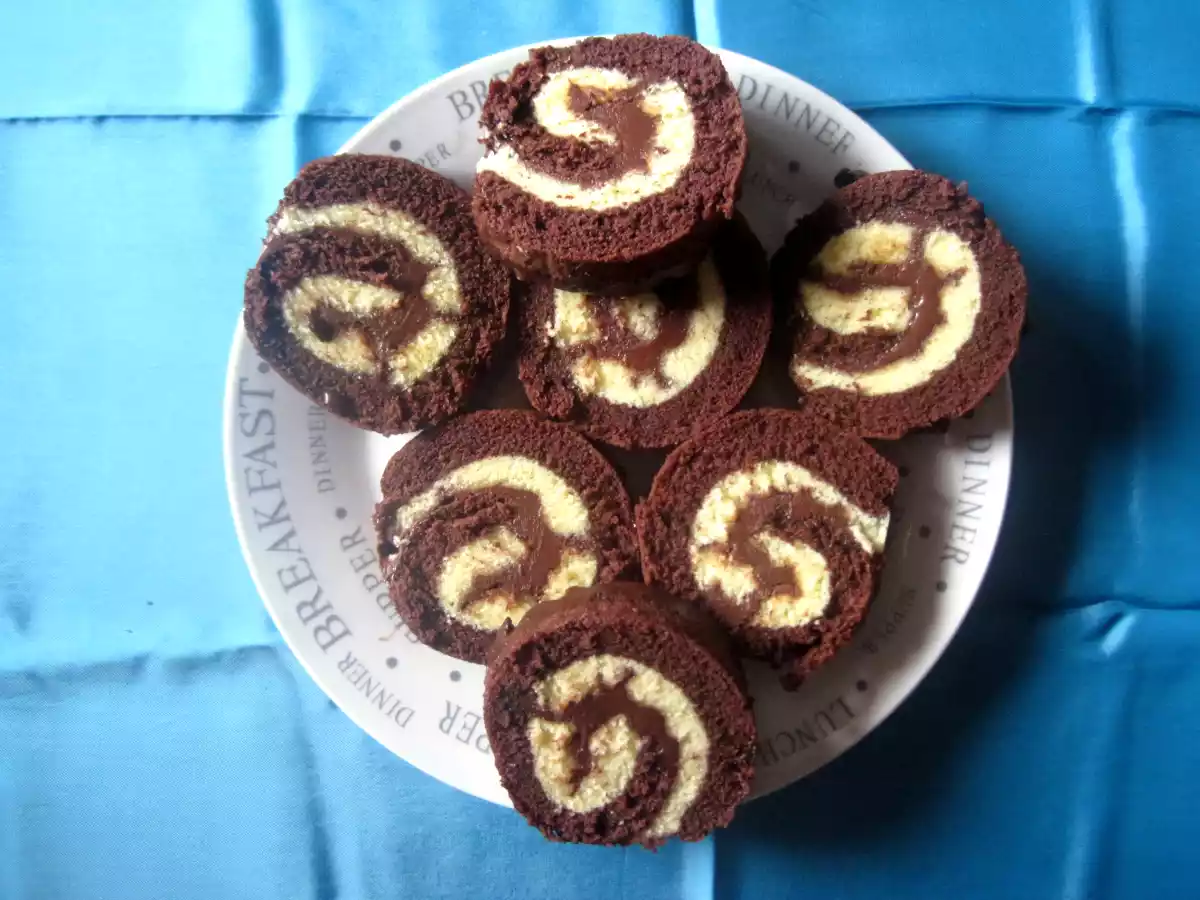 Rotolo Girella bicolore farcita con crema alle nocciole - foto 4