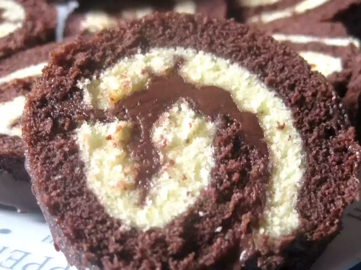 Rotolo Girella bicolore farcita con crema alle nocciole - foto 6