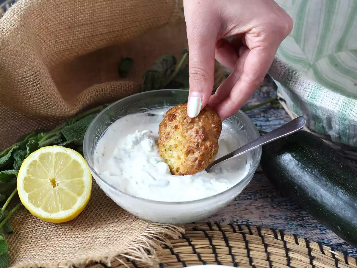 Salsa con yogurt greco, feta e menta - foto 4