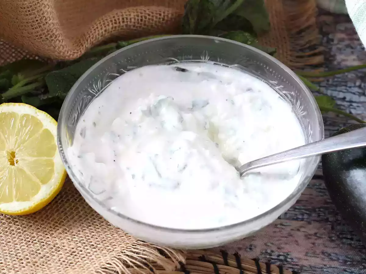 Salsa con yogurt greco, feta e menta - foto 5