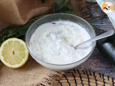 Salsa con yogurt greco, feta e menta