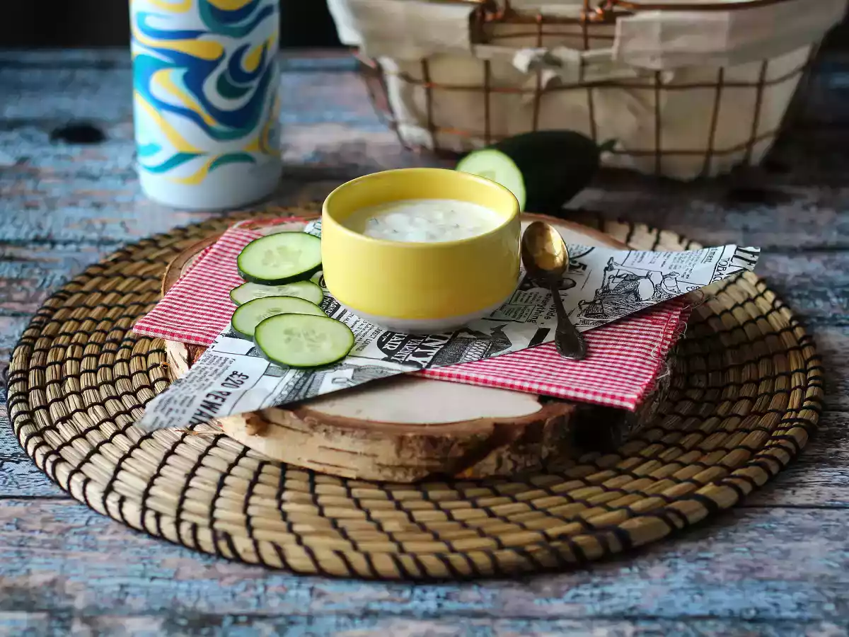 Salsa yogurt greco, cetrioli e cipolla - foto 3