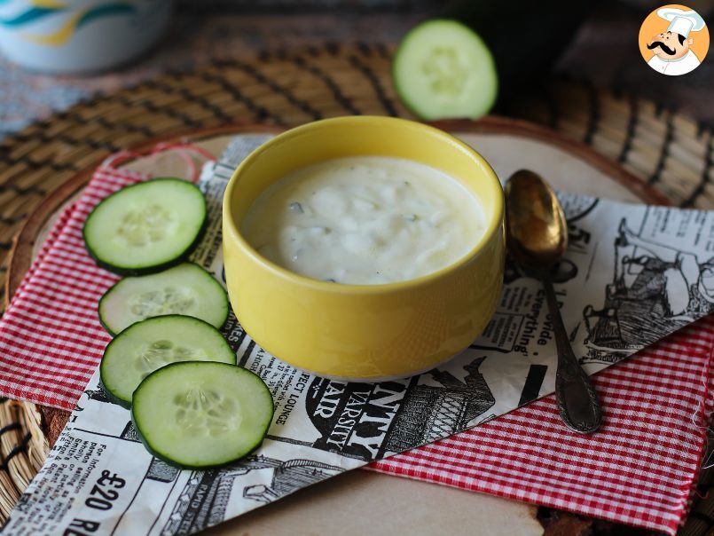 Salsa yogurt greco, cetrioli e cipolla