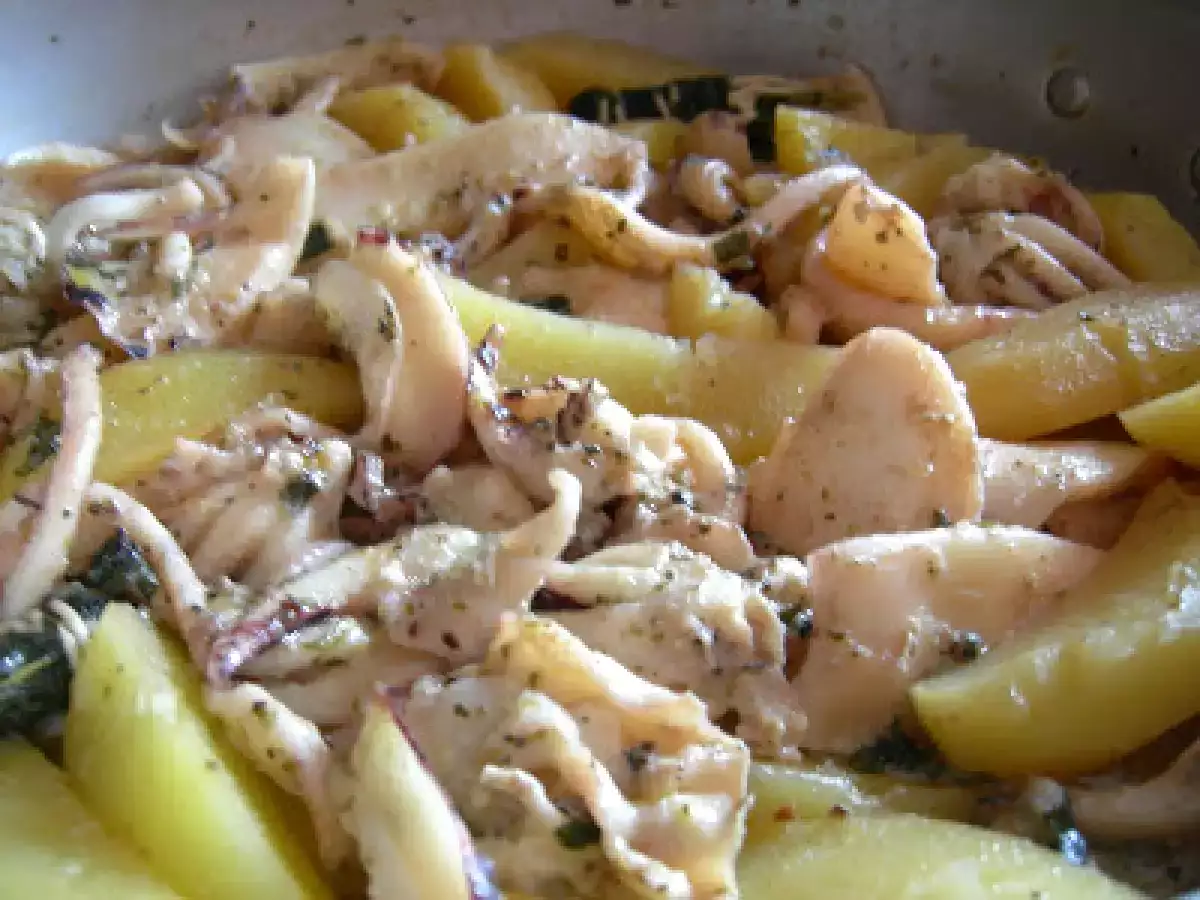 Seppie con Patate: ricetta semplice e gustosa per un secondo di pesce tenero e profumato - foto 2