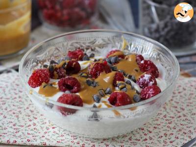 Skyr Bowl con frutti rossi, burro di arachidi e cioccolato - foto 3