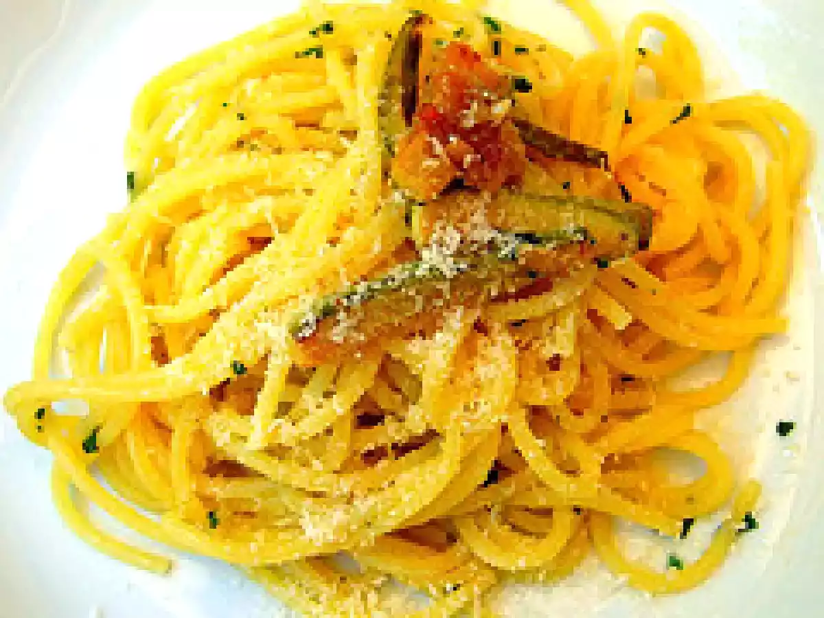 Spaghetti allo zafferano con zucchine e pistacchi di Bronte (Recipe also in English) - foto 3