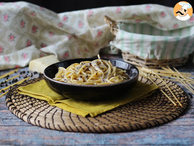 Spaghetti cacio e pepe: 3 ingredienti, un'esplosione di gusto! - foto 2