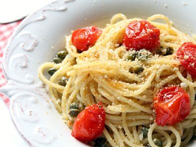 Spaghetti con bottarga, capperi e pomodorini confit - Ricetta Petitchef