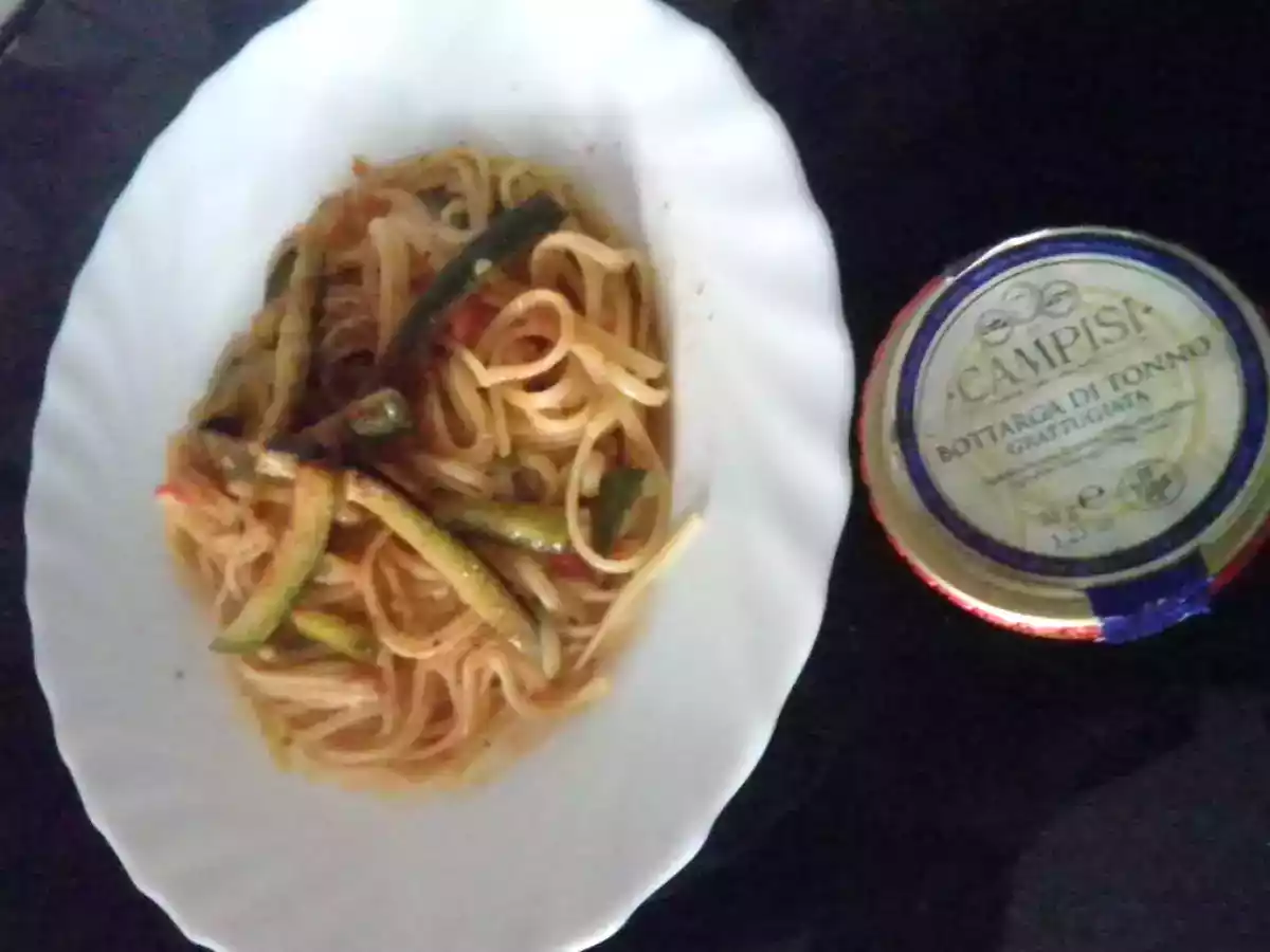 Spaghetti con zucchine Bottarga di Tonno e zenzero - foto 3