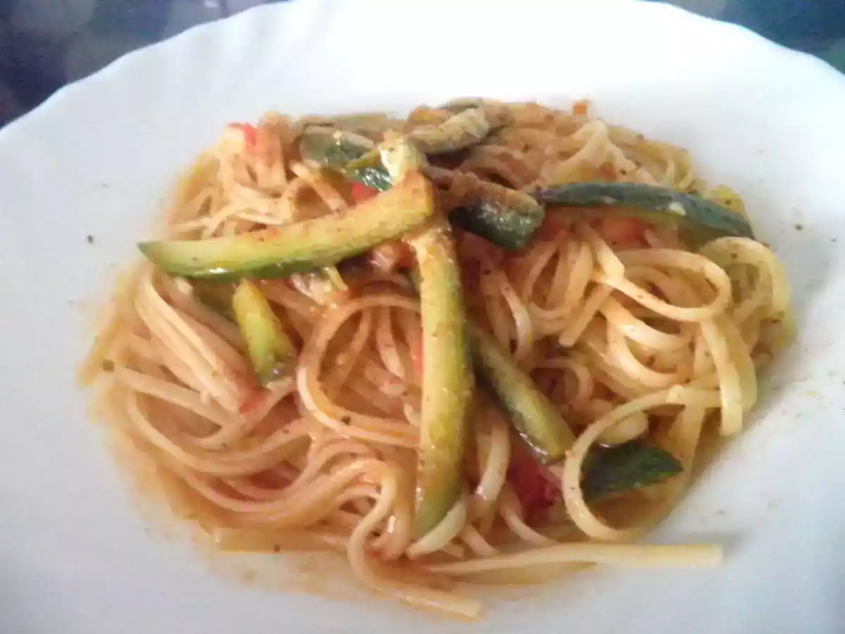 Spaghetti con zucchine Bottarga di Tonno e zenzero - foto 4