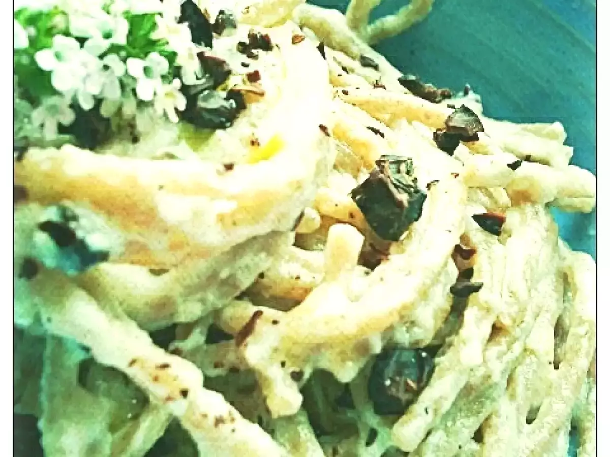 SPAGHETTI DI FARRO CON CAPRINO, FAVE DI CACAO E FIORI DI TIMO - foto 3