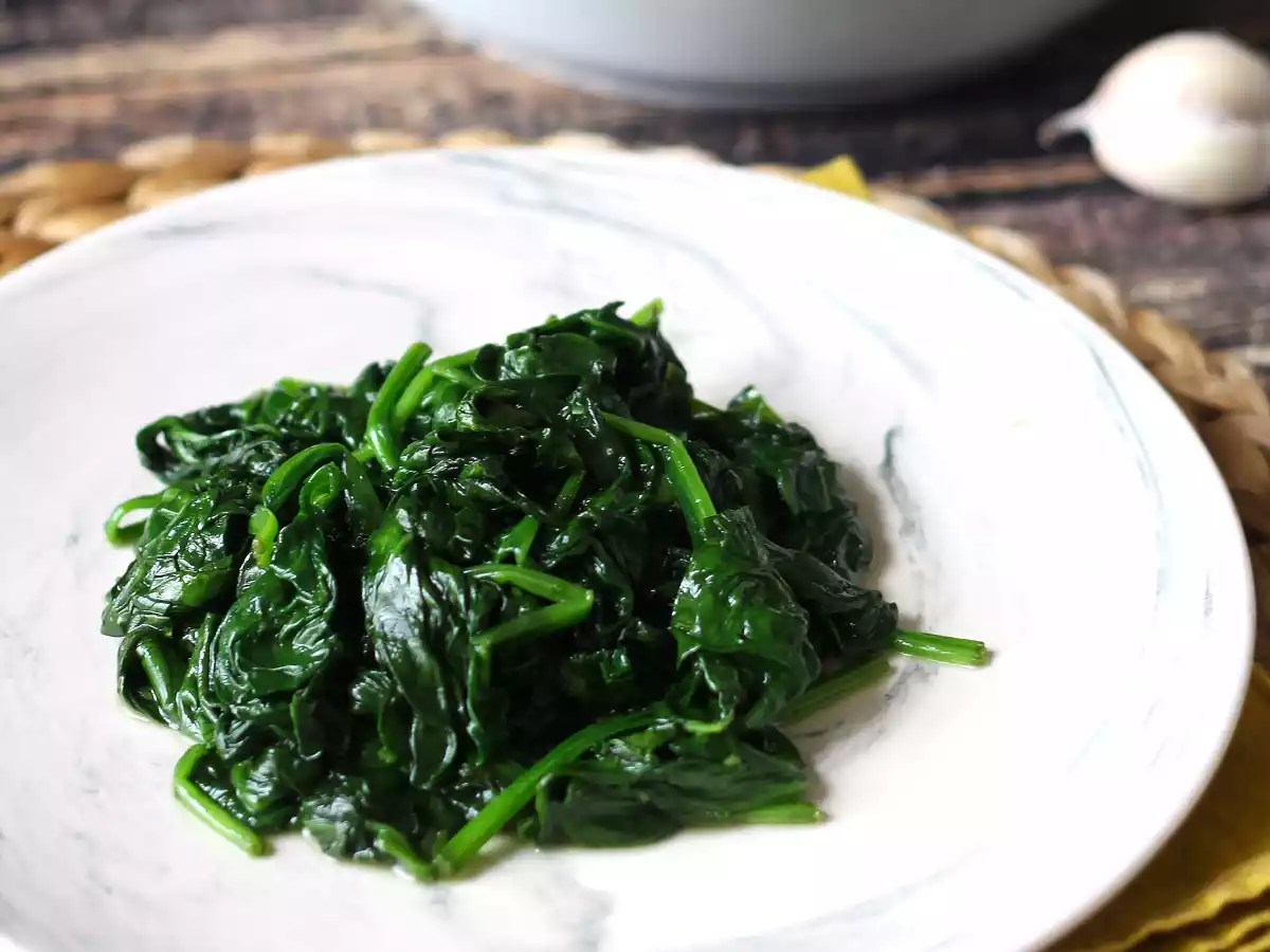 Spinaci in padella, il contorno gustoso e facile da preparare - foto 3