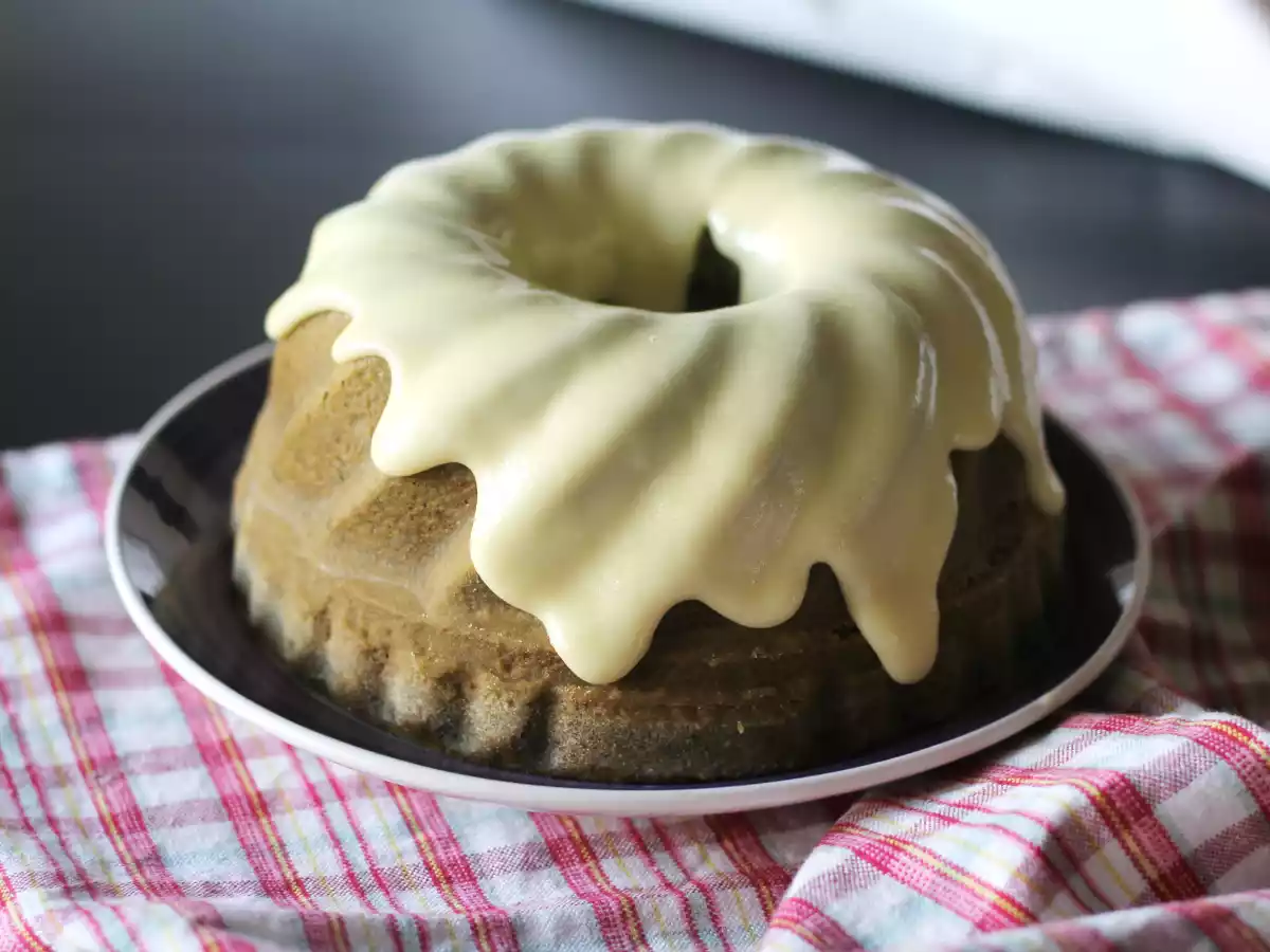 Sponge cake al thè matcha e cioccolato bianco