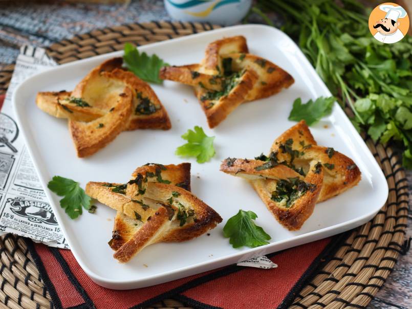 Stelle di pane all'aglio, un ottimo aperitivo per le feste