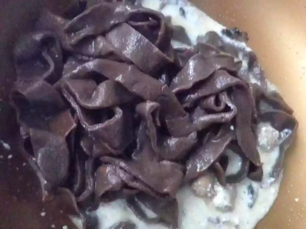 Tagliatelle al cacao con Ricotta al Tartufo salsiccia e funghi - foto 6
